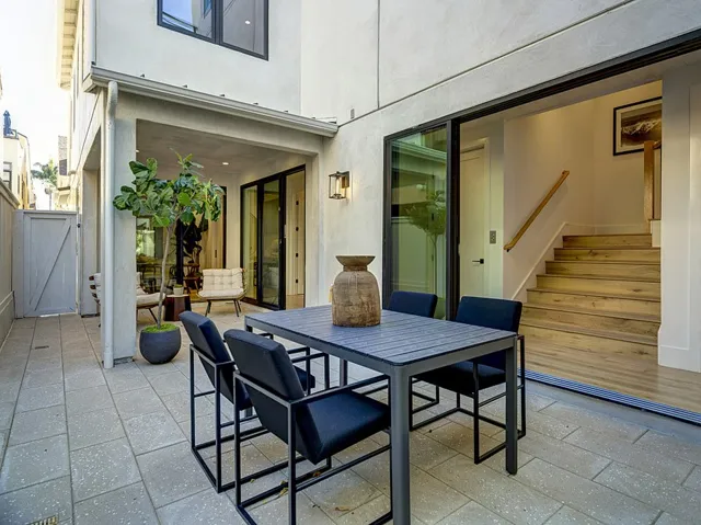 504 Acacia Avenue, Corona Del Mar, California 92625