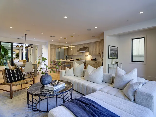 504 Acacia Avenue, Corona Del Mar, California 92625