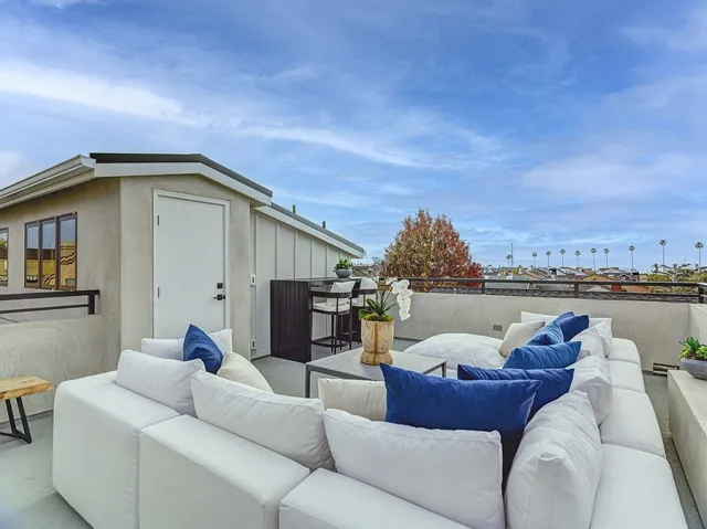 504 Acacia Avenue, Corona Del Mar, California 92625