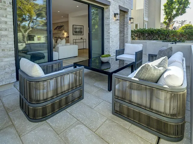 504 Acacia Avenue, Corona Del Mar, California 92625