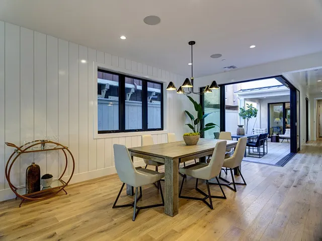 504 Acacia Avenue, Corona Del Mar, California 92625