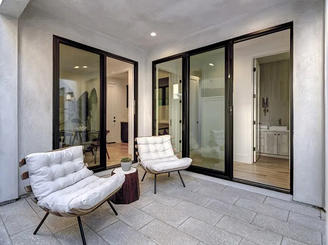 504 Acacia Avenue, Corona Del Mar, California 92625