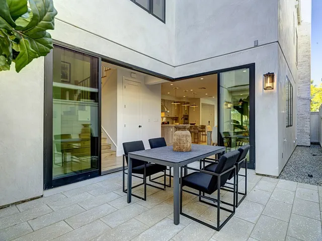 504 Acacia Avenue, Corona Del Mar, California 92625