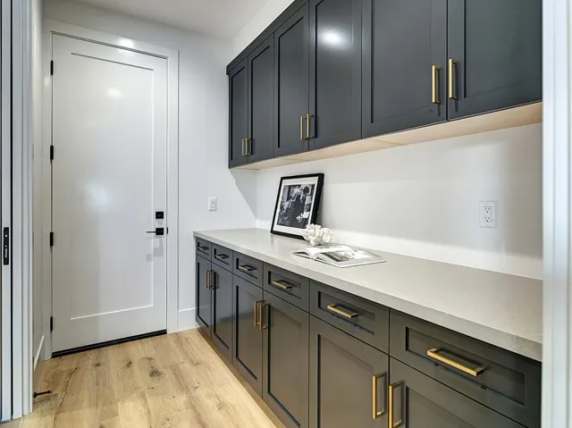 504 Acacia Avenue, Corona Del Mar, California 92625