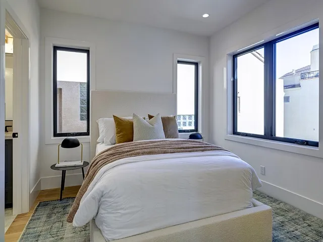 504 Acacia Avenue, Corona Del Mar, California 92625