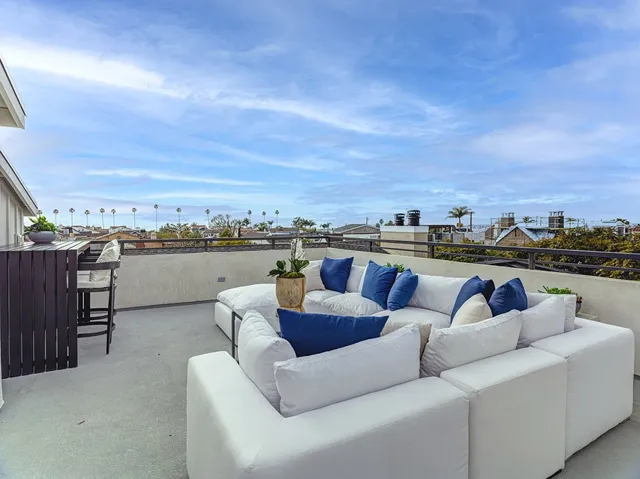 504 Acacia Avenue, Corona Del Mar, California 92625