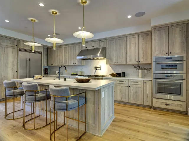 504 Acacia Avenue, Corona Del Mar, California 92625