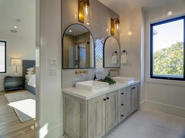504 Acacia Avenue, Corona Del Mar, California 92625