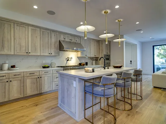 504 Acacia Avenue, Corona Del Mar, California 92625