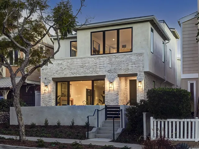 504 Acacia Avenue, Corona Del Mar, California 92625