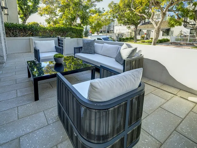 504 Acacia Avenue, Corona Del Mar, California 92625