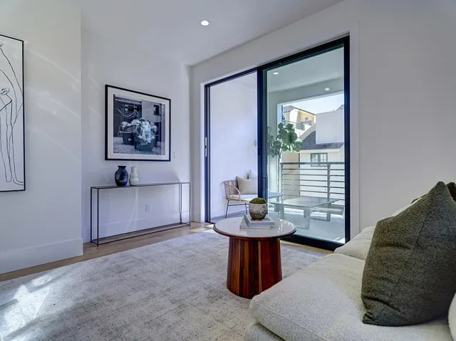 504 Acacia Avenue, Corona Del Mar, California 92625