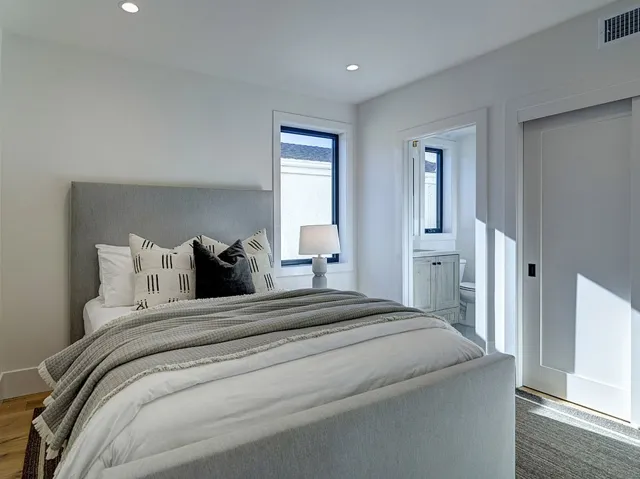 504 Acacia Avenue, Corona Del Mar, California 92625