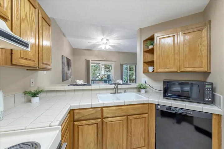 1902 Miraplaza Court Unit 28, Santa Clara, California 95051