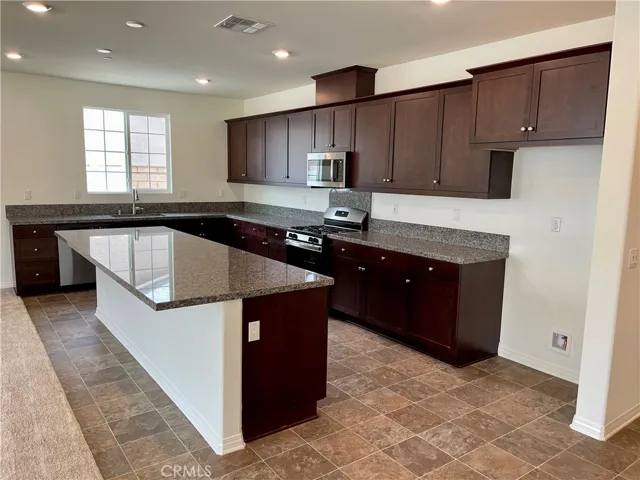 5521 Manila Street, Hemet, California 92545