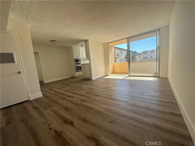 5429 Newcastle Avenue 213, Encino, California 91316