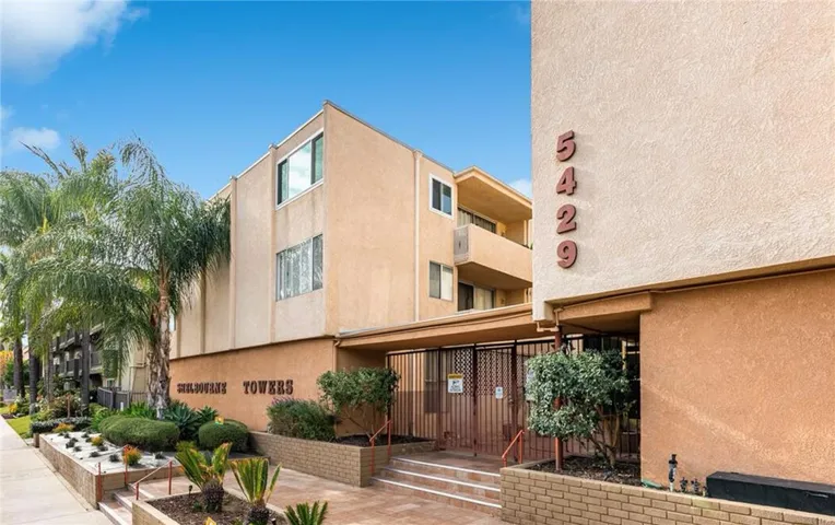 5429 Newcastle Avenue 213, Encino, California 91316