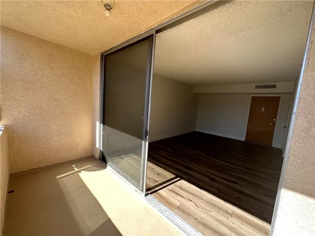 5429 Newcastle Avenue 213, Encino, California 91316