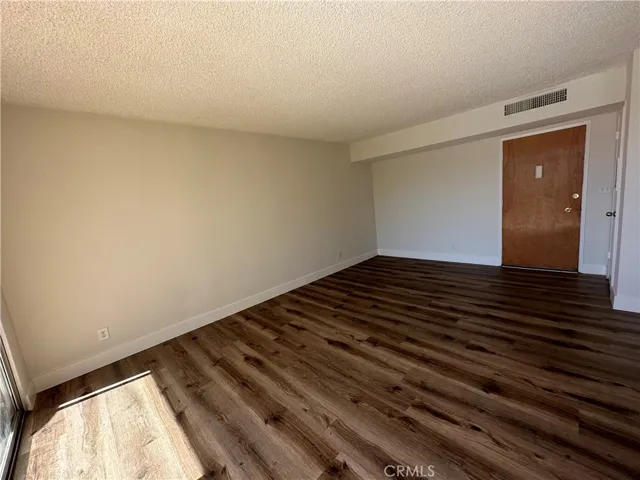 5429 Newcastle Avenue 213, Encino, California 91316