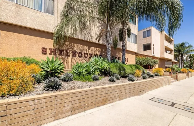 5429 Newcastle Avenue 213, Encino, California 91316