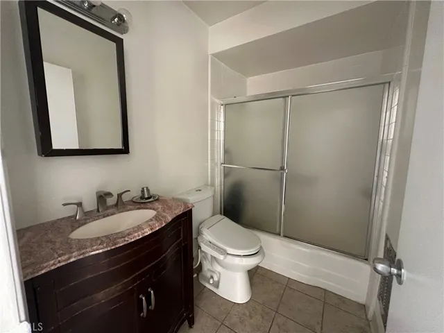 5429 Newcastle Avenue 213, Encino, California 91316