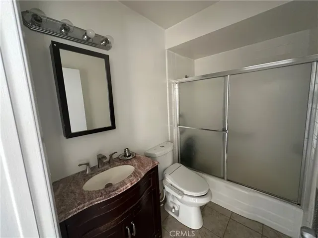 5429 Newcastle Avenue 213, Encino, California 91316