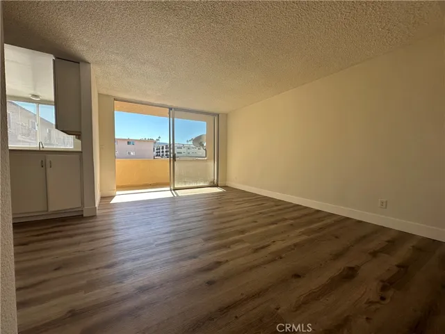 5429 Newcastle Avenue 213, Encino, California 91316