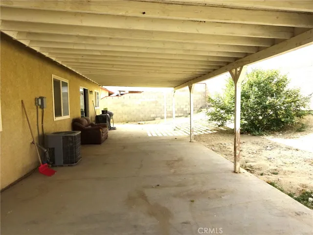 Huge Covered / Trellis Patio

