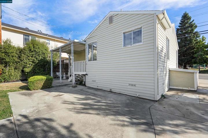 18981 Lake Chabot Rd, Castro Valley, California 94546