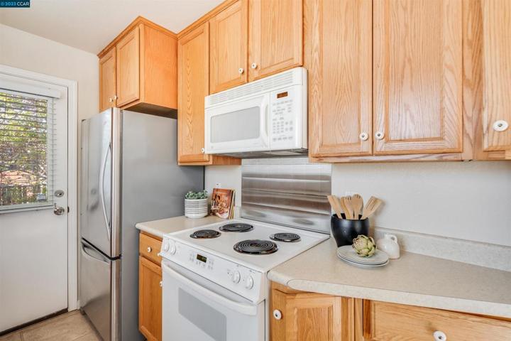 18981 Lake Chabot Rd, Castro Valley, California 94546