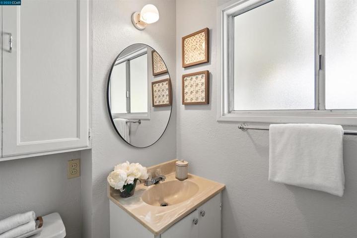 18981 Lake Chabot Rd, Castro Valley, California 94546