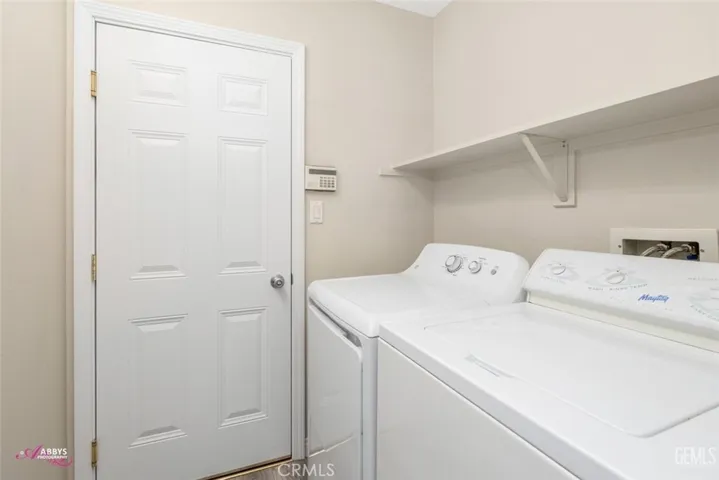8213 Seven Hills W Drive, Bakersfield, California 93312