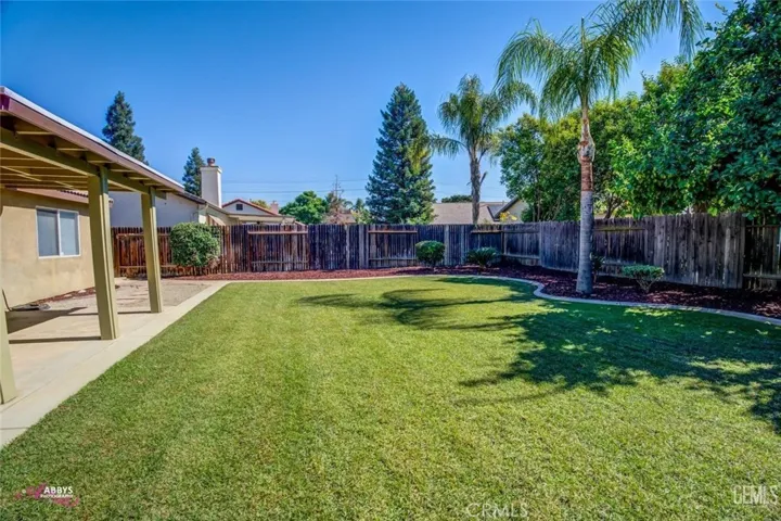 8213 Seven Hills W Drive, Bakersfield, California 93312