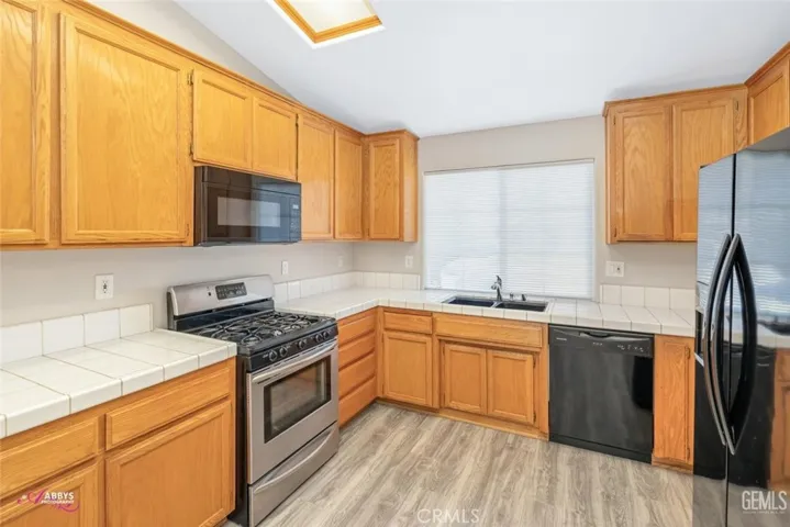 8213 Seven Hills W Drive, Bakersfield, California 93312