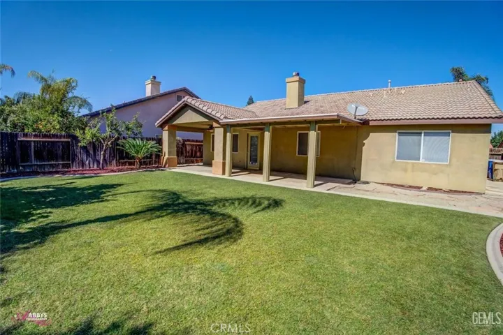 8213 Seven Hills W Drive, Bakersfield, California 93312