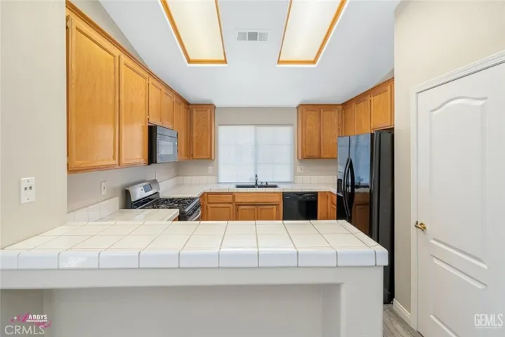 8213 Seven Hills W Drive, Bakersfield, California 93312