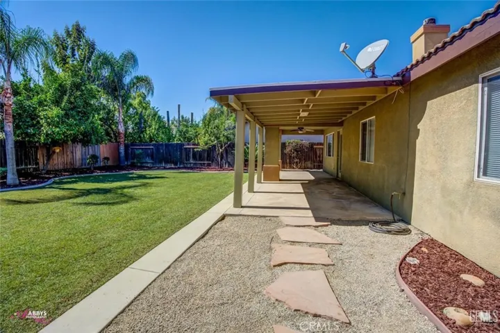 8213 Seven Hills W Drive, Bakersfield, California 93312