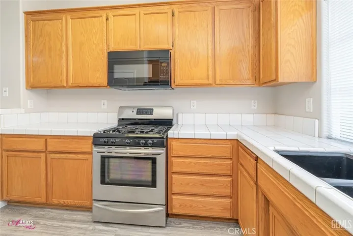 8213 Seven Hills W Drive, Bakersfield, California 93312