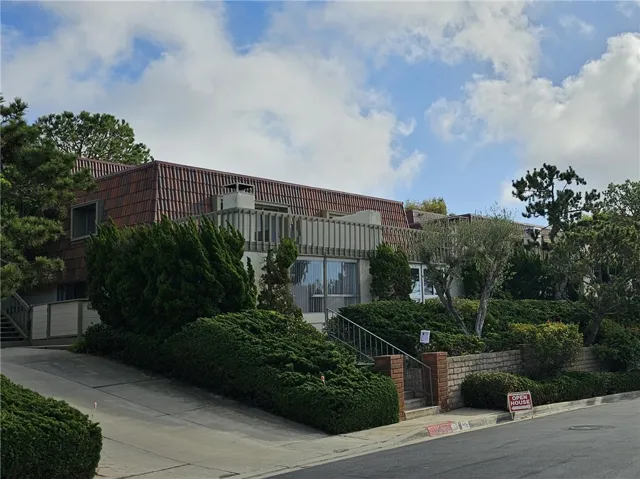 21 Cresta Verde Drive, Rolling Hills Estates, California 90274