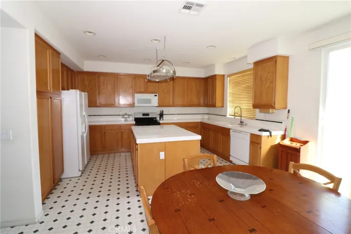 6283 Elesa Way, Fontana, California 92336