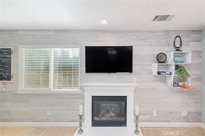 Gas fireplace