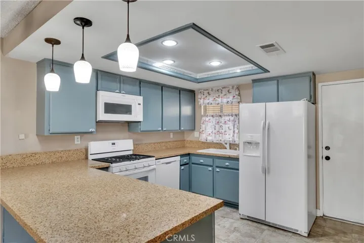 2125 El Domingo Circle, Lancaster, California 93536