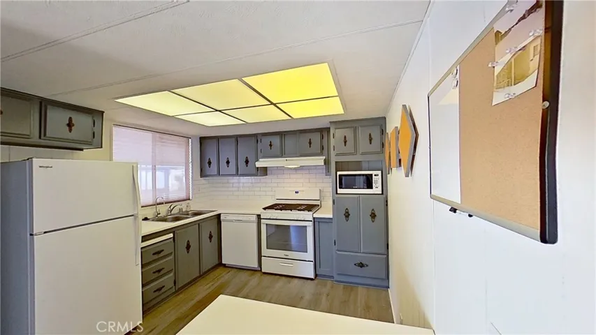 2330 East Avenue J8 Unit 27, Lancaster, California 93535