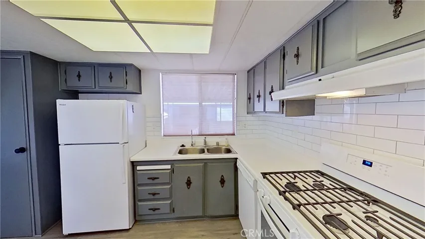 2330 East Avenue J8 Unit 27, Lancaster, California 93535