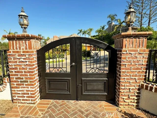 27055 Hidden Trail Road, Laguna Hills, California 92653