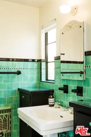 Secondary Bath Hollywood ERA
