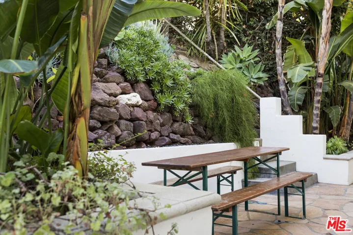Al fresco dining