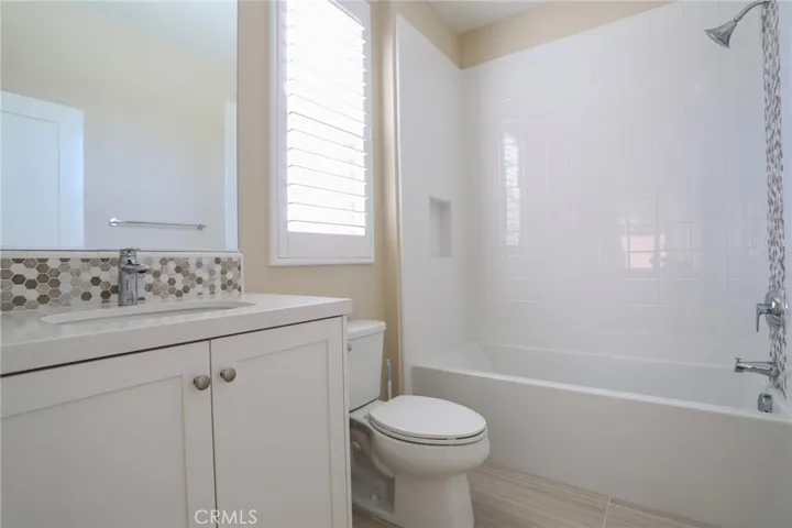 Bathroom upstairs 1