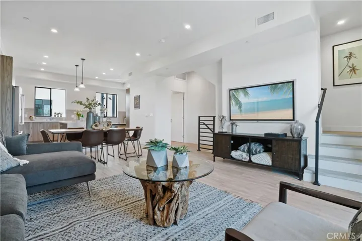 6717 N Galie, Van Nuys, California 91411