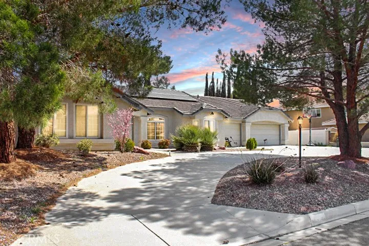 12769 Yorkshire Drive, Apple Valley, California 92308